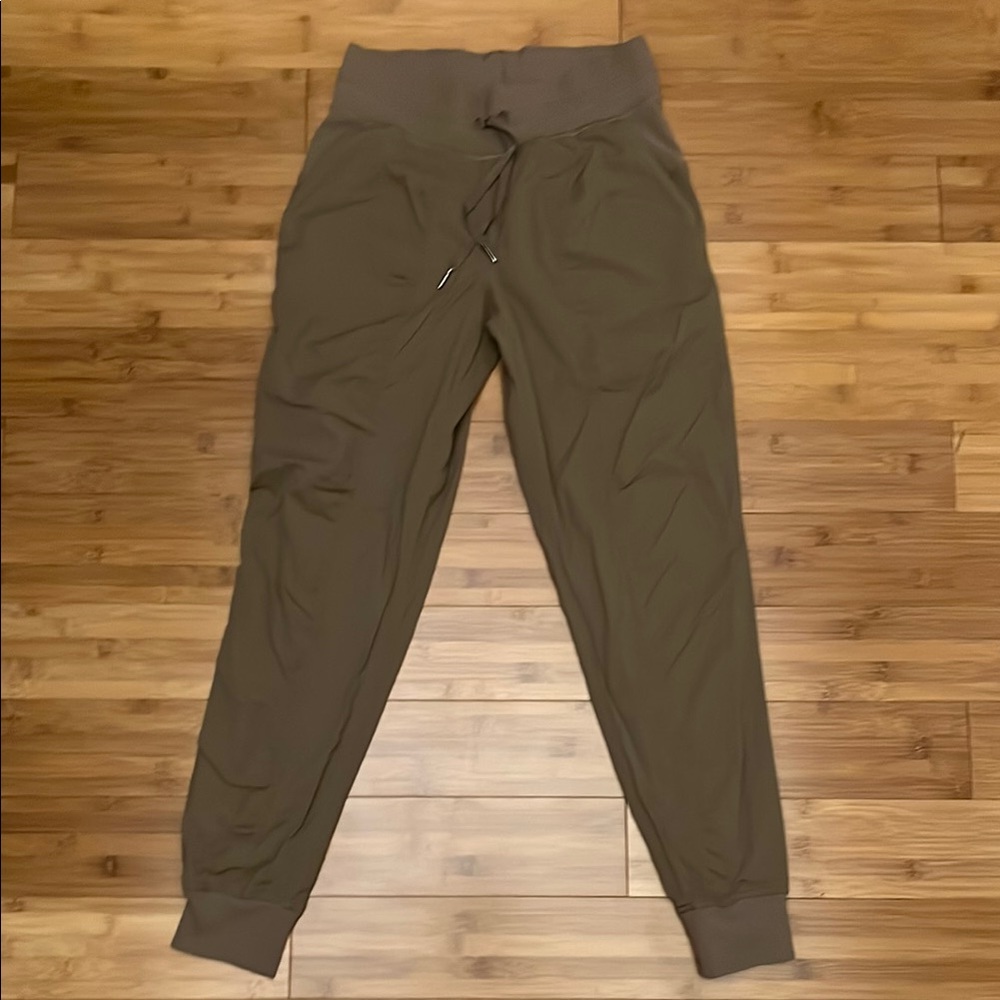 Lululemon Dance Studio mid-rise Jogger Pants